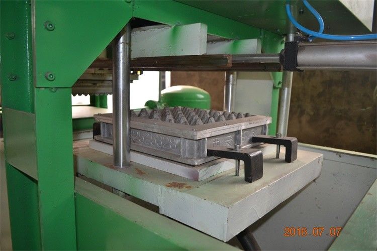 Özel Renkli Atık Kağıt Yumurta Tepsisi Makinesi 350 Pcs/h Paslanmaz Çelik Malzeme