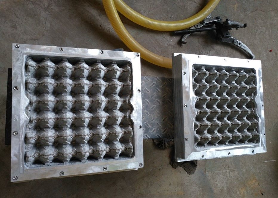 Yarı Otomatik Yumurta Tepsisi Makinesi 3 Set Kalıp Oluşturma Kapasitesi 1000 Pcs/h