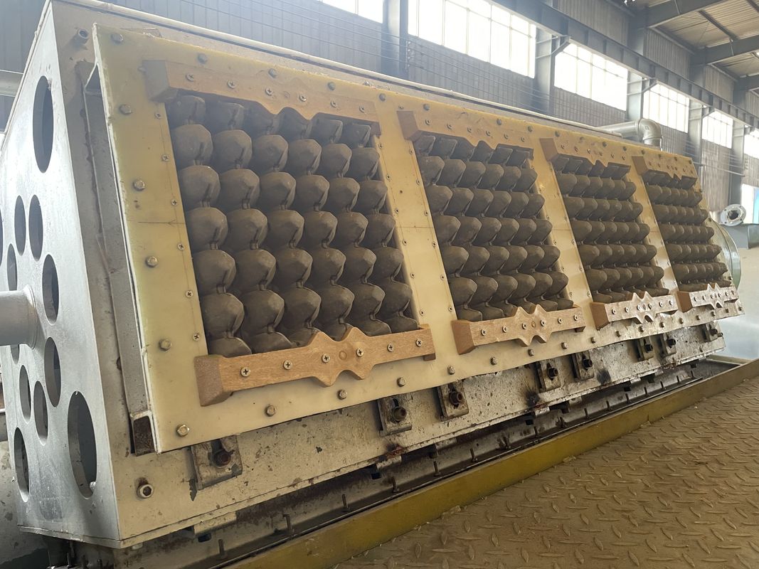 4*4 Kalıplar 2500-3000pcs/h Döner Yumurta Tepsisi Üretim Hatı, Yumurta Tepsisi Üretimi İçin Kurutma ve Yükleme Birimleri Oluşturan Pulp Slurry Hazırlama ile Donanımlı
