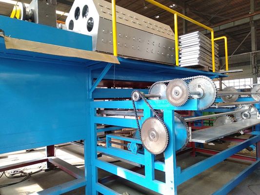 Tam otomatik yumurta tepsisi makinesi üretim hattı 6 katmanlı metal kurutma makinesi saatte 5000-6000 pcs PLC kontrolü pulp kalıplama makinesi